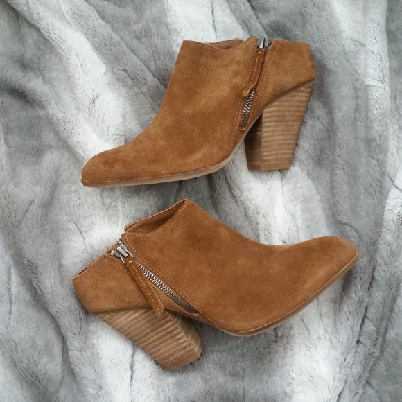 Dolce Vita Shoes - Dolce Vita zip up ankle booties size 7.5